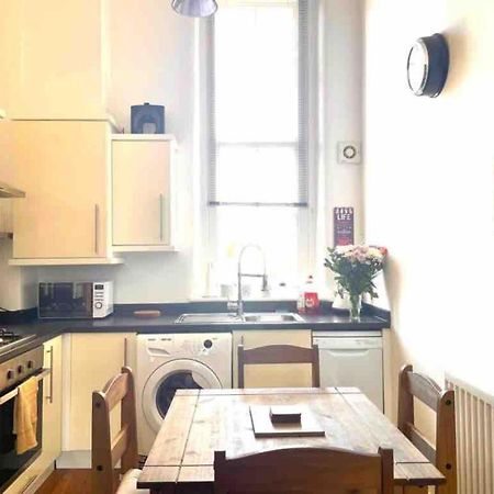 2 Bed Self Contained Apartment レクサム エクステリア 写真