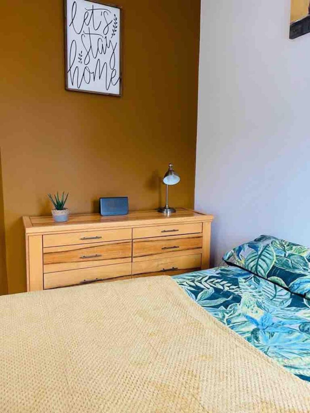 2 Bed Self Contained Apartment レクサム エクステリア 写真