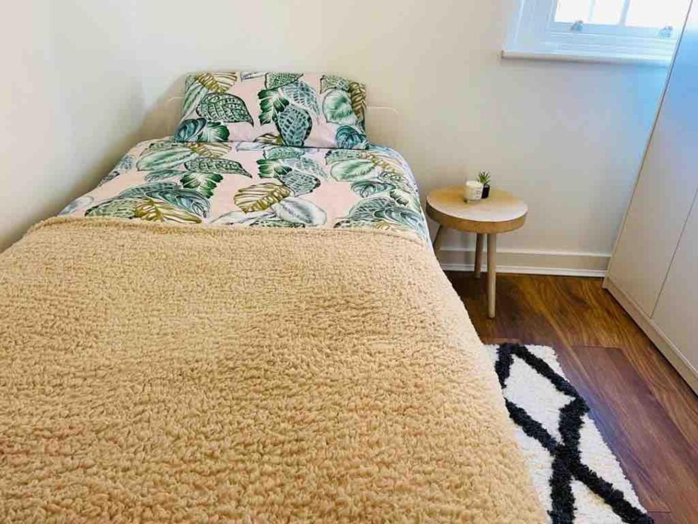 2 Bed Self Contained Apartment レクサム エクステリア 写真